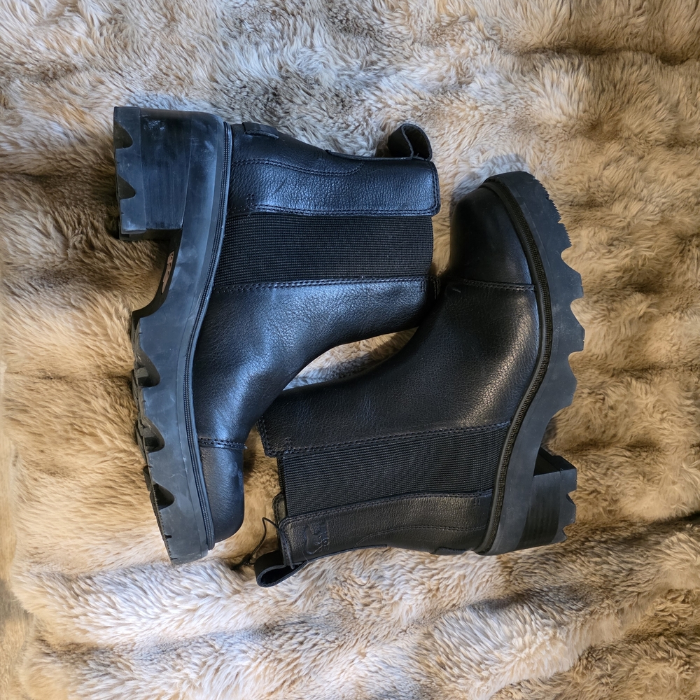 Sorel Black Leather Chunky Ankle Boots
